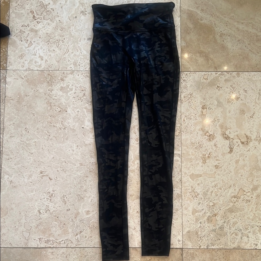 Spanx Black Faux Leather Camouflage Leggings Size Small